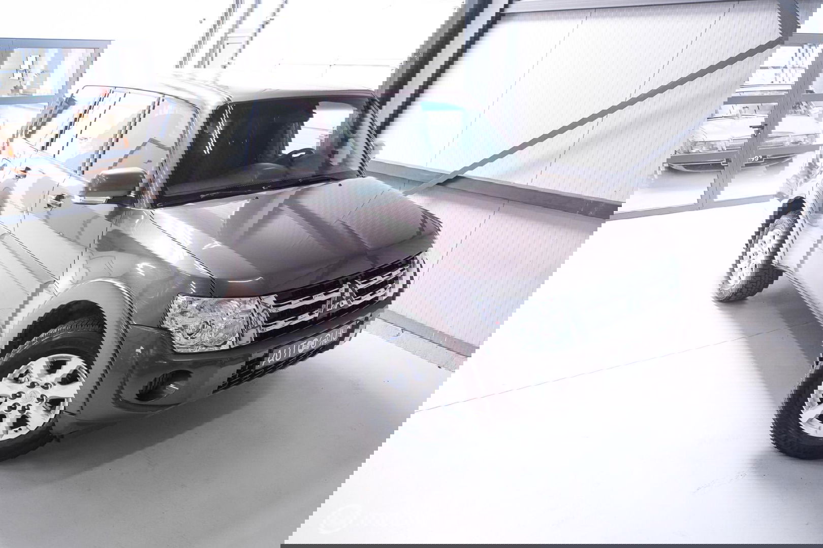 Mitsubishi Pajero 3.2 DI-D Instyle | Grijskenteken | top onderhouden | trekhaak | harde auto | Marge | incl interieur |
