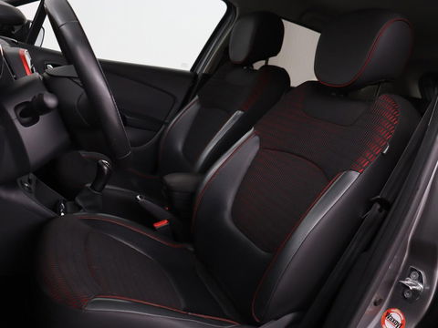 Renault Captur 0.9 TCe Helly Hansen | 1e eigenaar | Stoelverwarming | Trekhaak | Camera | Navigatie | Keyless | Climate control | Cruise control | LED