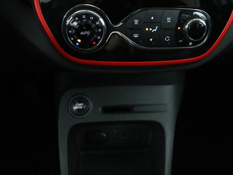Renault Captur 0.9 TCe Helly Hansen | 1e eigenaar | Stoelverwarming | Trekhaak | Camera | Navigatie | Keyless | Climate control | Cruise control | LED