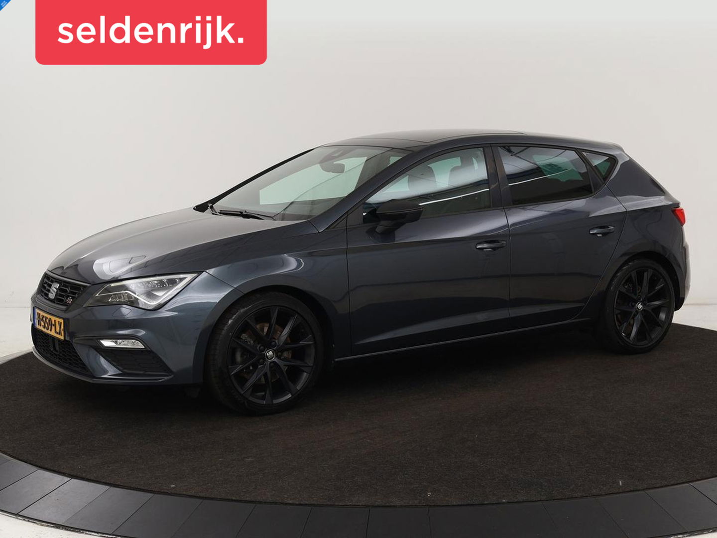 SEAT Leon 1.5 TSI FR Ultimate Edition Black | Panoramadak | Stoelverwarming | Beats Audio | Virual Cockpit | Adaptive cruise | Full LED | Leder/Alcantara | Keyless | Navigatie | Sfeerverlichting