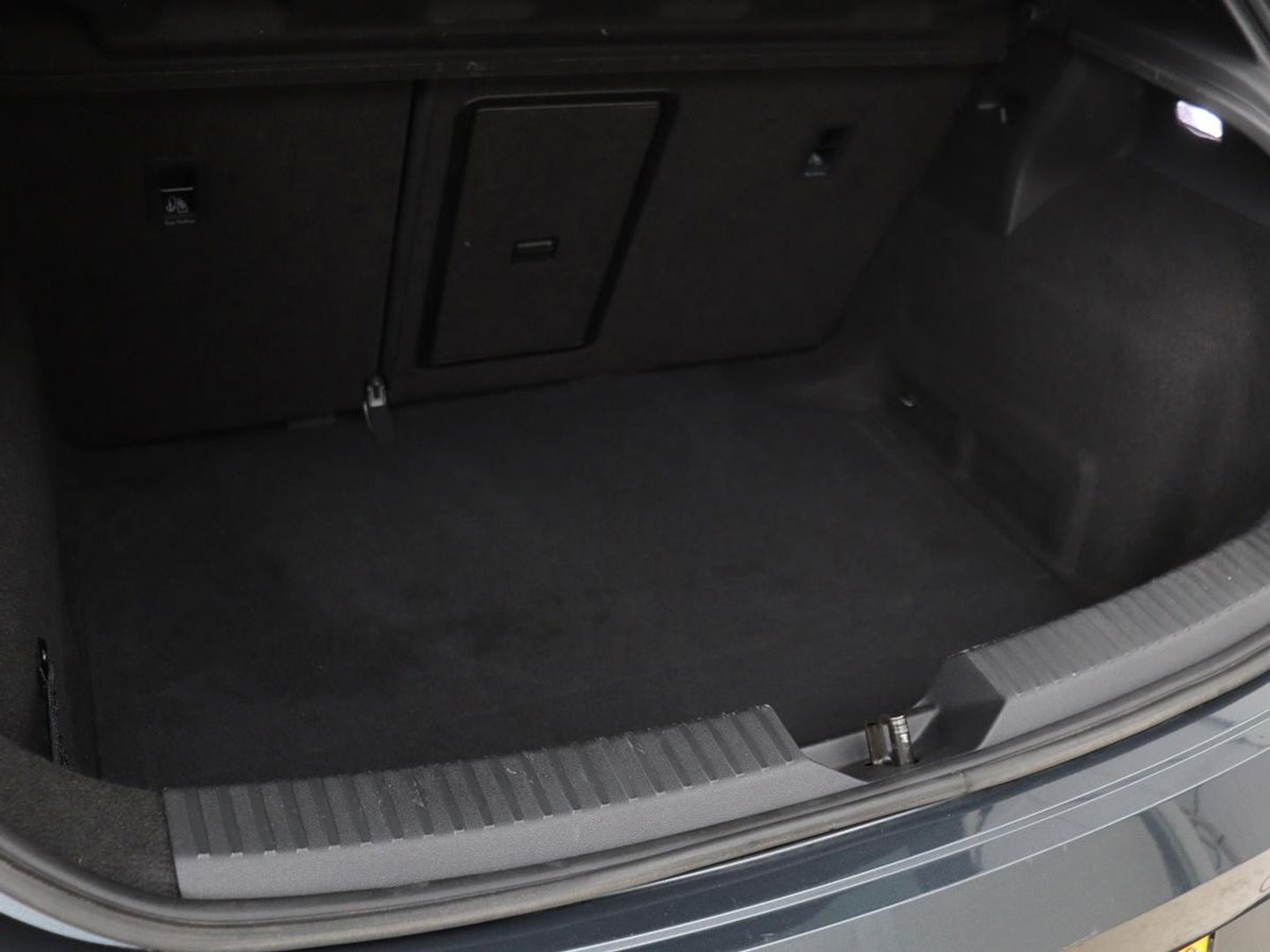 SEAT Leon 1.5 TSI FR Ultimate Edition Black | Panoramadak | Stoelverwarming | Beats Audio | Virual Cockpit | Adaptive cruise | Full LED | Leder/Alcantara | Keyless | Navigatie | Sfeerverlichting