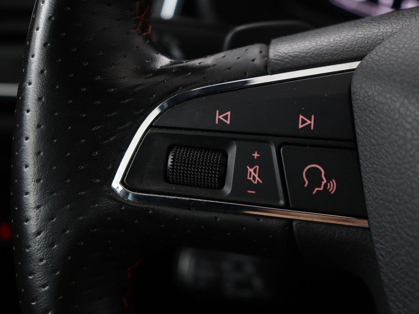 SEAT Leon 1.5 TSI FR Ultimate Edition Black | Panoramadak | Stoelverwarming | Beats Audio | Virual Cockpit | Adaptive cruise | Full LED | Leder/Alcantara | Keyless | Navigatie | Sfeerverlichting