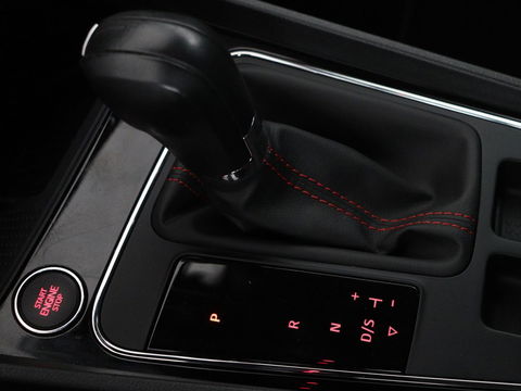SEAT Leon 1.5 TSI FR Ultimate Edition Black | Panoramadak | Stoelverwarming | Beats Audio | Virual Cockpit | Adaptive cruise | Full LED | Leder/Alcantara | Keyless | Navigatie | Sfeerverlichting