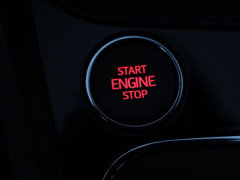 SEAT Leon 1.5 TSI FR Ultimate Edition Black | Panoramadak | Stoelverwarming | Beats Audio | Virual Cockpit | Adaptive cruise | Full LED | Leder/Alcantara | Keyless | Navigatie | Sfeerverlichting