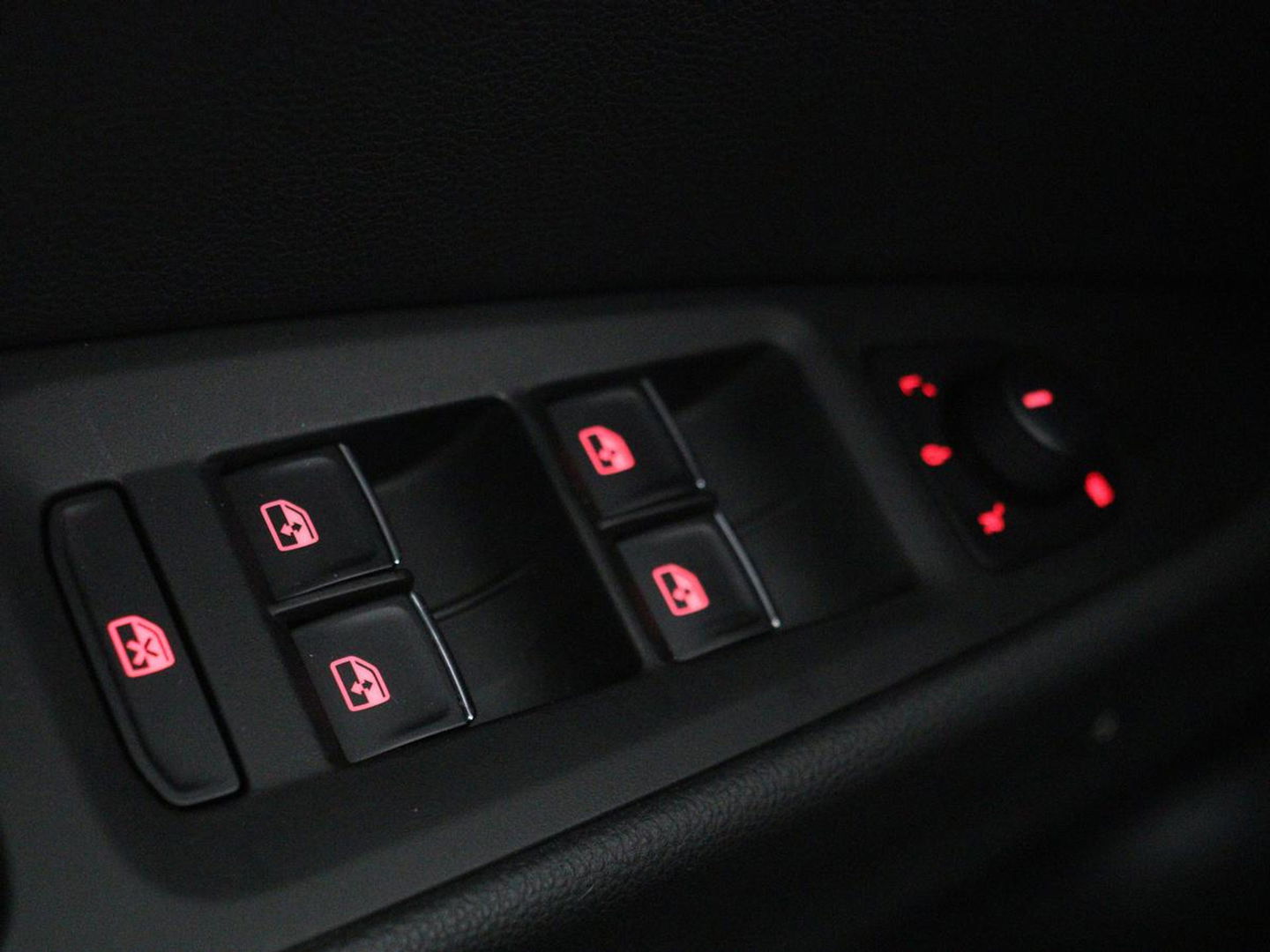SEAT Leon 1.5 TSI FR Ultimate Edition Black | Panoramadak | Stoelverwarming | Beats Audio | Virual Cockpit | Adaptive cruise | Full LED | Leder/Alcantara | Keyless | Navigatie | Sfeerverlichting