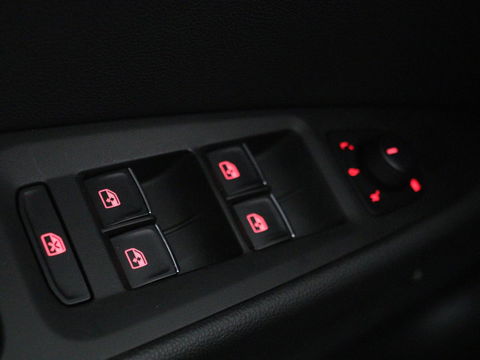 SEAT Leon 1.5 TSI FR Ultimate Edition Black | Panoramadak | Stoelverwarming | Beats Audio | Virual Cockpit | Adaptive cruise | Full LED | Leder/Alcantara | Keyless | Navigatie | Sfeerverlichting