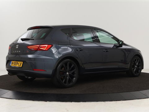 SEAT Leon 1.5 TSI FR Ultimate Edition Black | Panoramadak | Stoelverwarming | Beats Audio | Virual Cockpit | Adaptive cruise | Full LED | Leder/Alcantara | Keyless | Navigatie | Sfeerverlichting