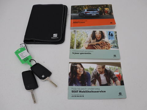 SEAT Leon 1.5 TSI FR Ultimate Edition Black | Panoramadak | Stoelverwarming | Beats Audio | Virual Cockpit | Adaptive cruise | Full LED | Leder/Alcantara | Keyless | Navigatie | Sfeerverlichting
