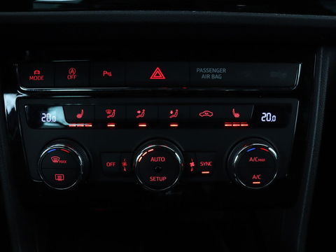 SEAT Leon 1.5 TSI FR Ultimate Edition Black | Panoramadak | Stoelverwarming | Beats Audio | Virual Cockpit | Adaptive cruise | Full LED | Leder/Alcantara | Keyless | Navigatie | Sfeerverlichting
