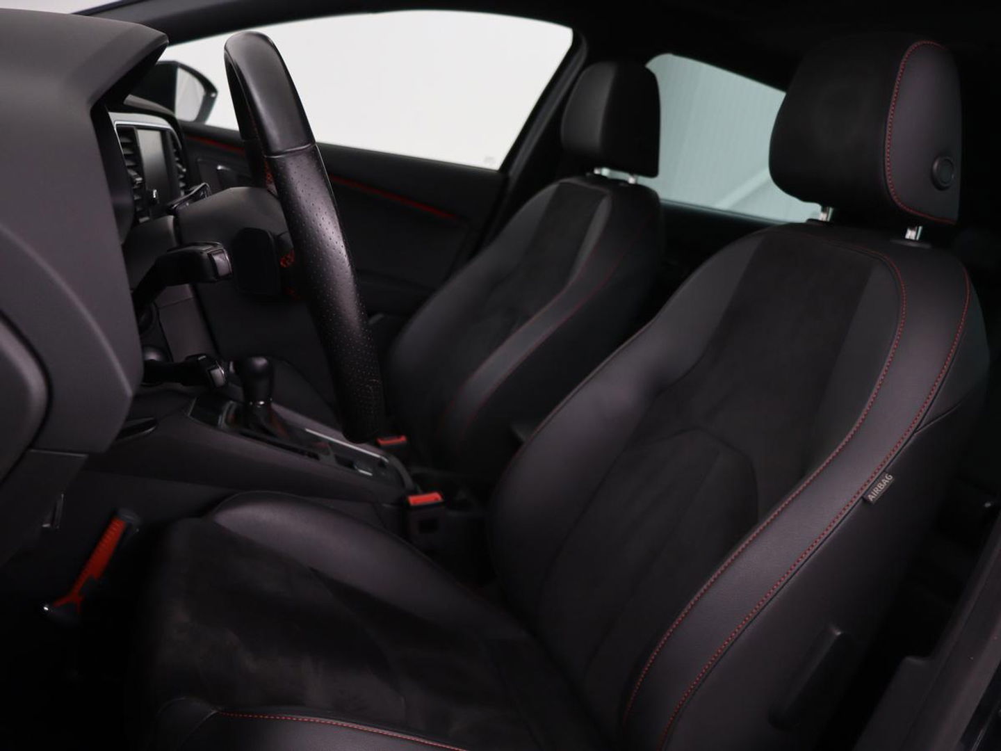 SEAT Leon 1.5 TSI FR Ultimate Edition Black | Panoramadak | Stoelverwarming | Beats Audio | Virual Cockpit | Adaptive cruise | Full LED | Leder/Alcantara | Keyless | Navigatie | Sfeerverlichting
