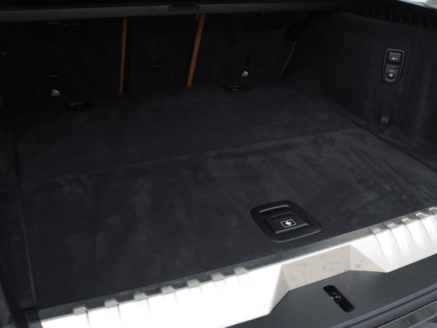 BMW 5 Serie 530e Business Edition Plus | Laser LED | Head-Up | Leder | Stoelverwarming | Trekhaak | Camera | Park Assist | Carplay | Navigatie | Memory | Live Cockpit