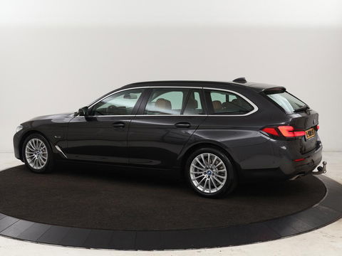 BMW 5 Serie 530e Business Edition Plus | Laser LED | Head-Up | Leder | Stoelverwarming | Trekhaak | Camera | Park Assist | Carplay | Navigatie | Memory | Live Cockpit