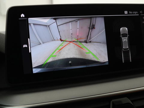 BMW 5 Serie 530e Business Edition Plus | Laser LED | Head-Up | Leder | Stoelverwarming | Trekhaak | Camera | Park Assist | Carplay | Navigatie | Memory | Live Cockpit