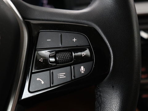 BMW 5 Serie 530e Business Edition Plus | Laser LED | Head-Up | Leder | Stoelverwarming | Trekhaak | Camera | Park Assist | Carplay | Navigatie | Memory | Live Cockpit