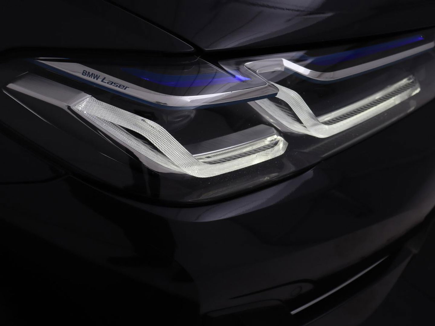 BMW 5 Serie 530e Business Edition Plus | Laser LED | Head-Up | Leder | Stoelverwarming | Trekhaak | Camera | Park Assist | Carplay | Navigatie | Memory | Live Cockpit