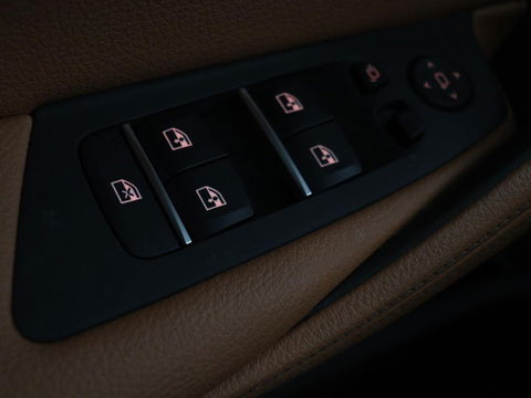 BMW 5 Serie 530e Business Edition Plus | Laser LED | Head-Up | Leder | Stoelverwarming | Trekhaak | Camera | Park Assist | Carplay | Navigatie | Memory | Live Cockpit