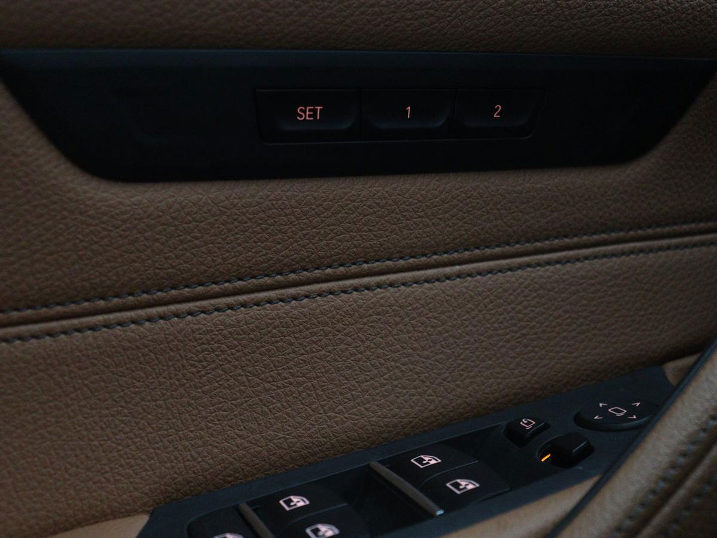 BMW 5 Serie 530e Business Edition Plus | Laser LED | Head-Up | Leder | Stoelverwarming | Trekhaak | Camera | Park Assist | Carplay | Navigatie | Memory | Live Cockpit