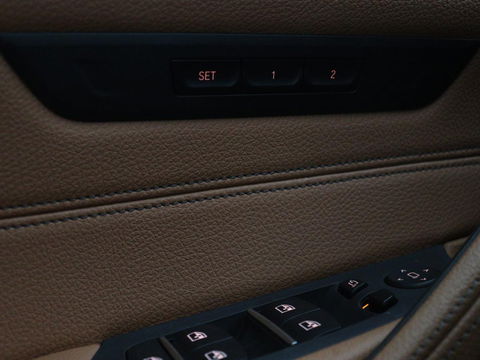 BMW 5 Serie 530e Business Edition Plus | Laser LED | Head-Up | Leder | Stoelverwarming | Trekhaak | Camera | Park Assist | Carplay | Navigatie | Memory | Live Cockpit