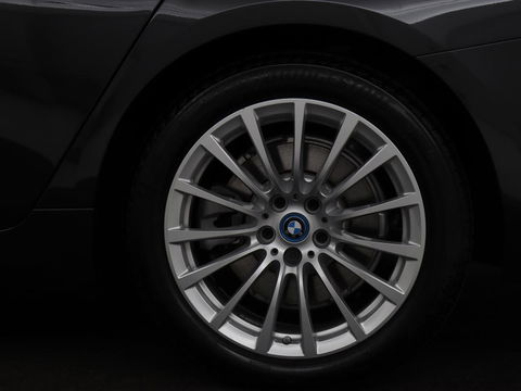 BMW 5 Serie 530e Business Edition Plus | Laser LED | Head-Up | Leder | Stoelverwarming | Trekhaak | Camera | Park Assist | Carplay | Navigatie | Memory | Live Cockpit