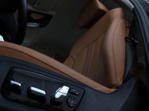 BMW 5 Serie 530e Business Edition Plus | Laser LED | Head-Up | Leder | Stoelverwarming | Trekhaak | Camera | Park Assist | Carplay | Navigatie | Memory | Live Cockpit