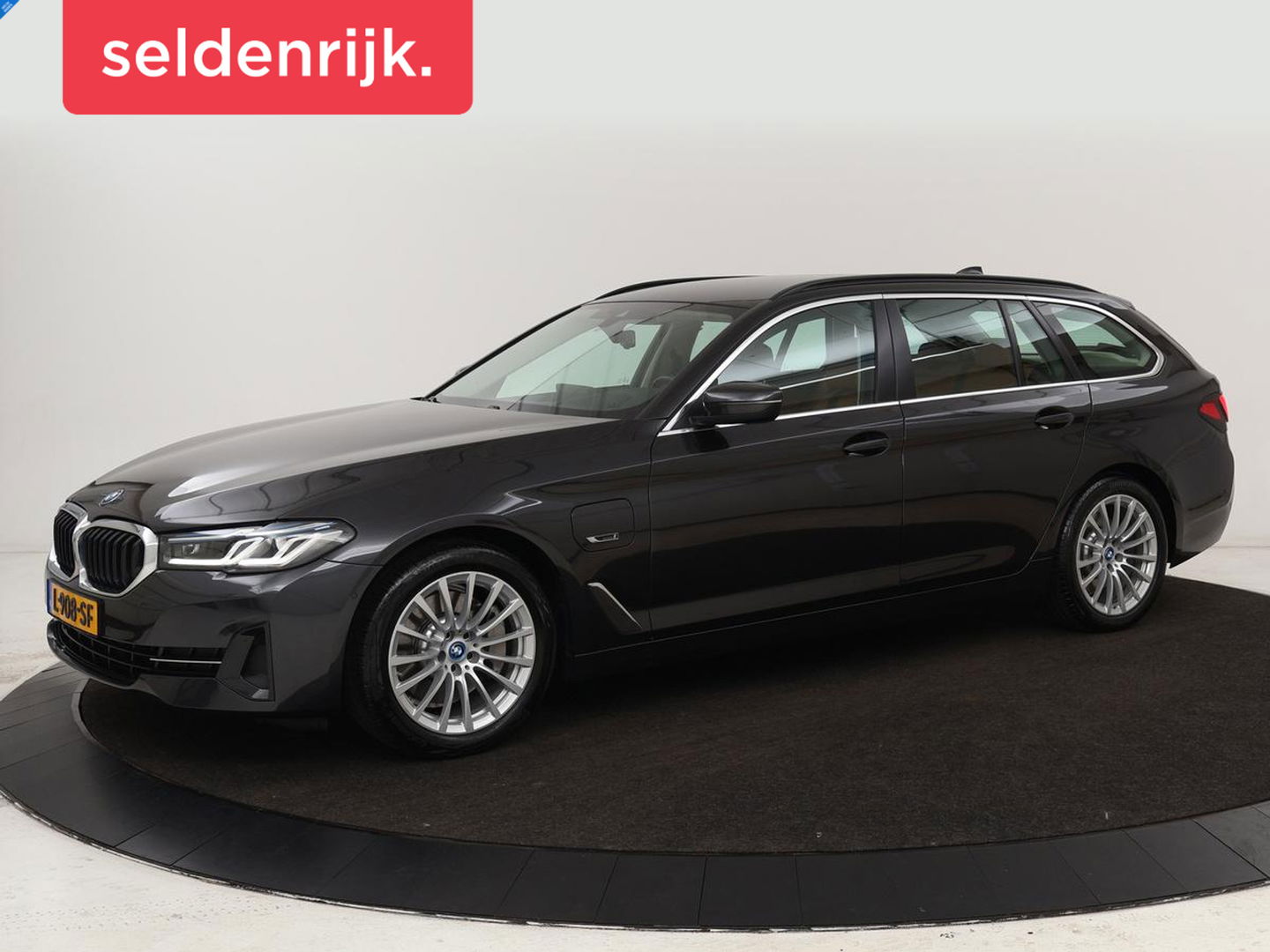 BMW 5 Serie 530e Business Edition Plus | Laser LED | Head-Up | Leder | Stoelverwarming | Trekhaak | Camera | Park Assist | Carplay | Navigatie | Memory | Live Cockpit