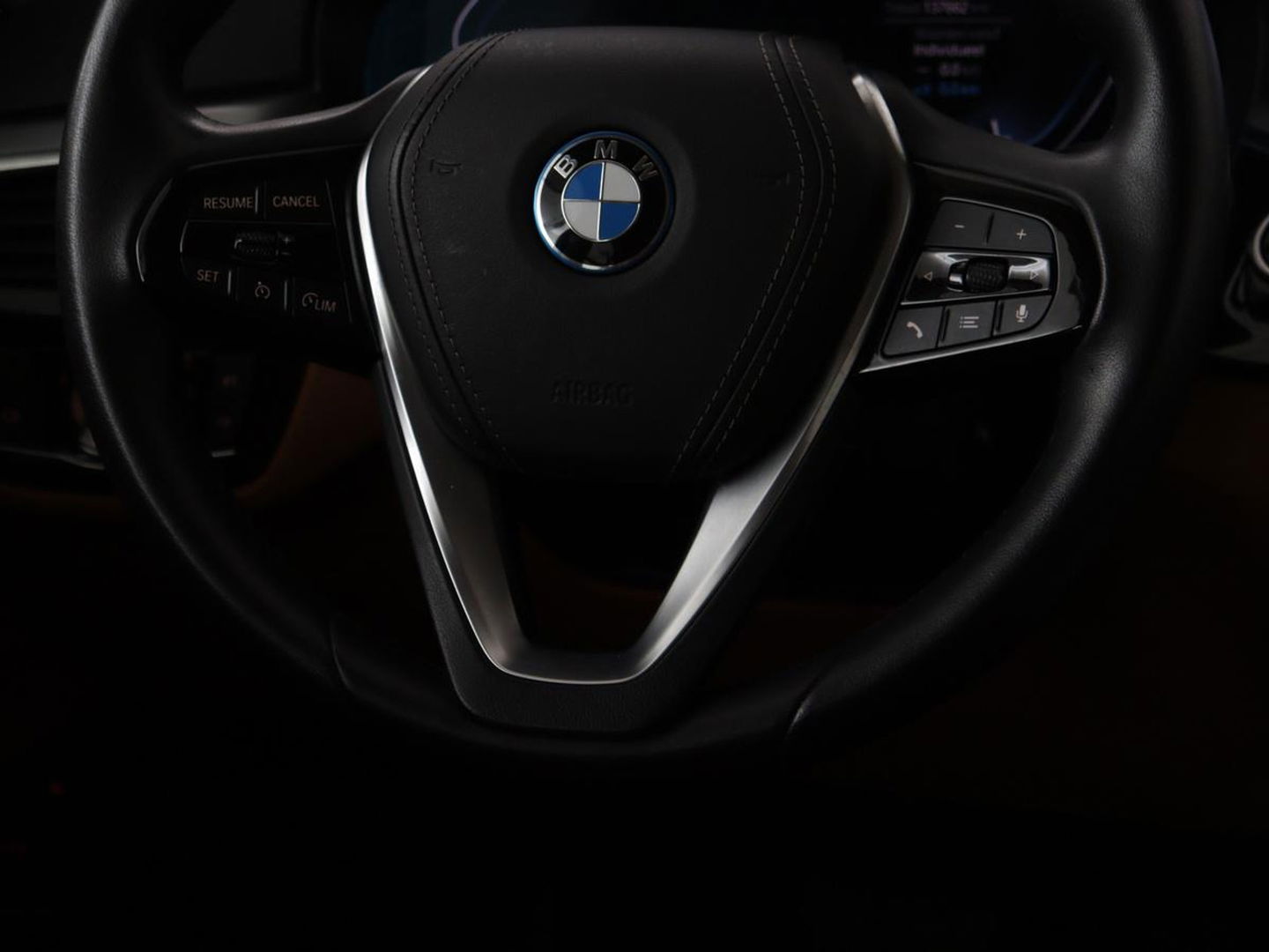 BMW 5 Serie 530e Business Edition Plus | Laser LED | Head-Up | Leder | Stoelverwarming | Trekhaak | Camera | Park Assist | Carplay | Navigatie | Memory | Live Cockpit