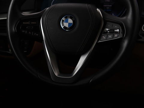BMW 5 Serie 530e Business Edition Plus | Laser LED | Head-Up | Leder | Stoelverwarming | Trekhaak | Camera | Park Assist | Carplay | Navigatie | Memory | Live Cockpit