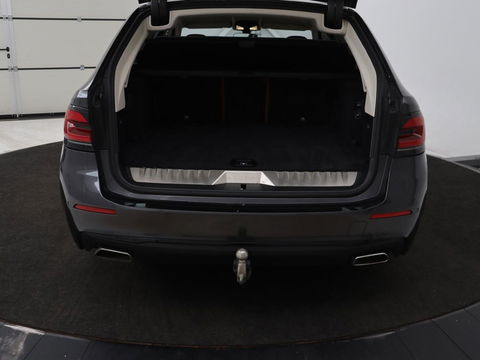 BMW 5 Serie 530e Business Edition Plus | Laser LED | Head-Up | Leder | Stoelverwarming | Trekhaak | Camera | Park Assist | Carplay | Navigatie | Memory | Live Cockpit