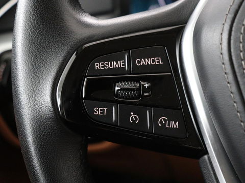 BMW 5 Serie 530e Business Edition Plus | Laser LED | Head-Up | Leder | Stoelverwarming | Trekhaak | Camera | Park Assist | Carplay | Navigatie | Memory | Live Cockpit