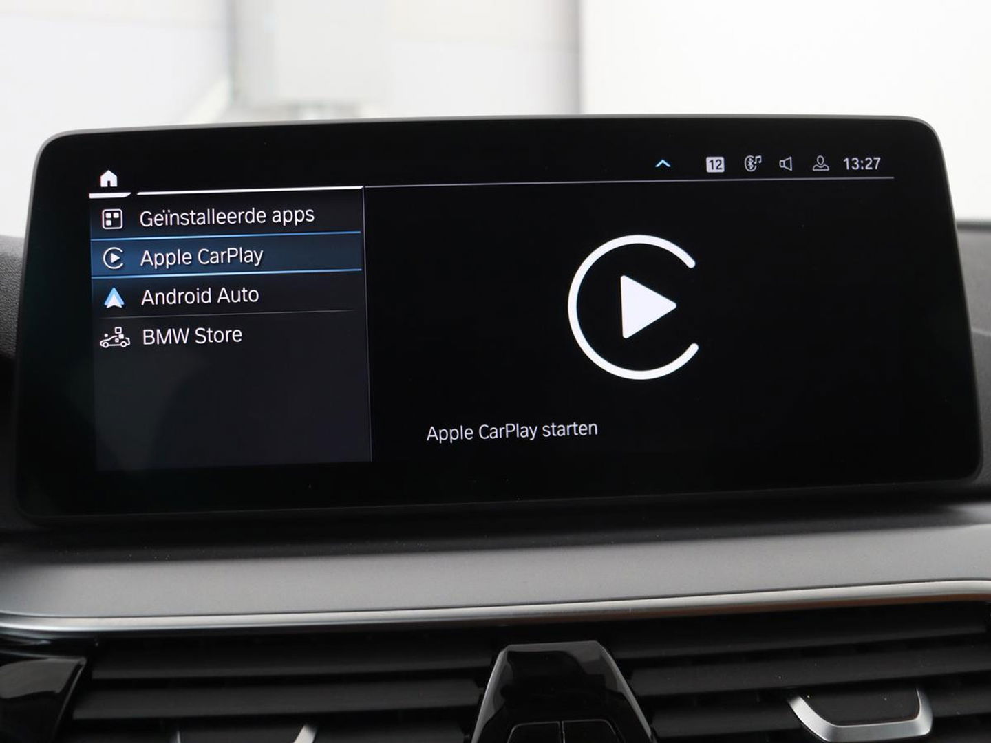 BMW 5 Serie 530e Business Edition Plus | Laser LED | Head-Up | Leder | Stoelverwarming | Trekhaak | Camera | Park Assist | Carplay | Navigatie | Memory | Live Cockpit