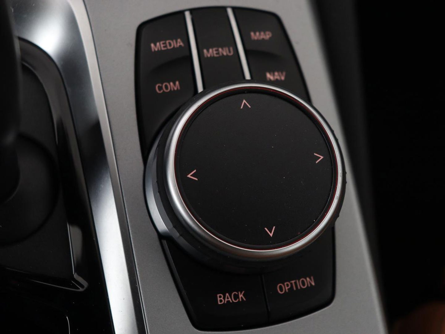 BMW 5 Serie 530e Business Edition Plus | Laser LED | Head-Up | Leder | Stoelverwarming | Trekhaak | Camera | Park Assist | Carplay | Navigatie | Memory | Live Cockpit