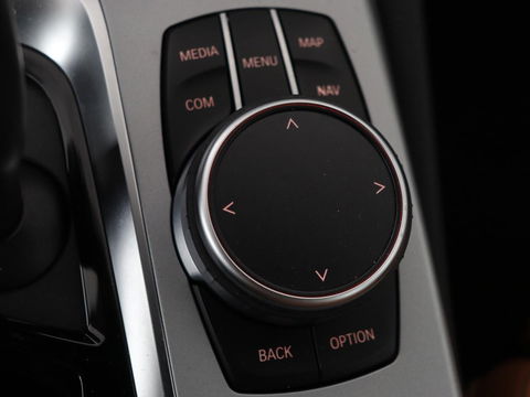 BMW 5 Serie 530e Business Edition Plus | Laser LED | Head-Up | Leder | Stoelverwarming | Trekhaak | Camera | Park Assist | Carplay | Navigatie | Memory | Live Cockpit