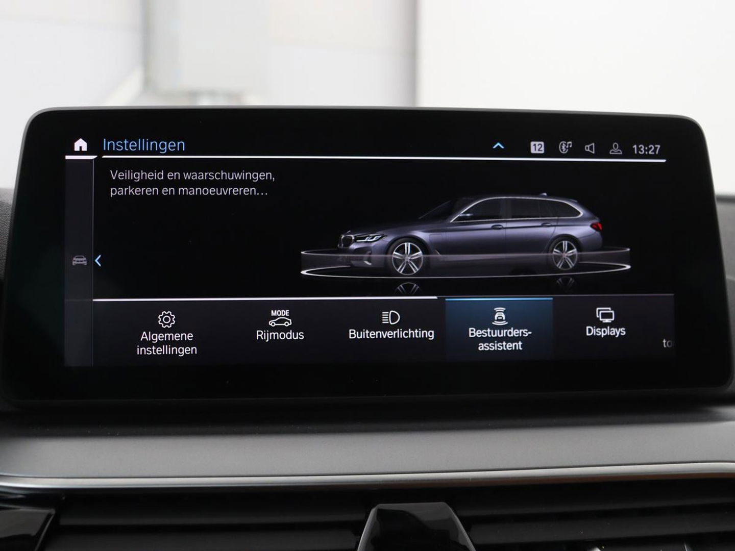 BMW 5 Serie 530e Business Edition Plus | Laser LED | Head-Up | Leder | Stoelverwarming | Trekhaak | Camera | Park Assist | Carplay | Navigatie | Memory | Live Cockpit
