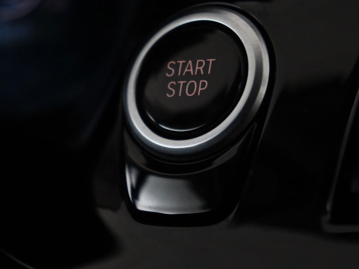 BMW 5 Serie 530e Business Edition Plus | Laser LED | Head-Up | Leder | Stoelverwarming | Trekhaak | Camera | Park Assist | Carplay | Navigatie | Memory | Live Cockpit