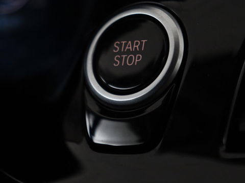 BMW 5 Serie 530e Business Edition Plus | Laser LED | Head-Up | Leder | Stoelverwarming | Trekhaak | Camera | Park Assist | Carplay | Navigatie | Memory | Live Cockpit