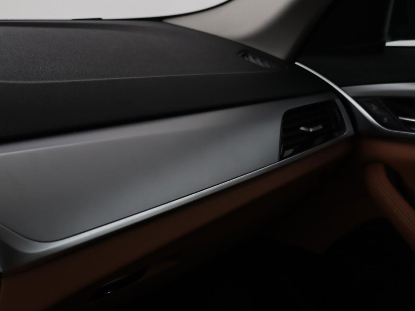 BMW 5 Serie 530e Business Edition Plus | Laser LED | Head-Up | Leder | Stoelverwarming | Trekhaak | Camera | Park Assist | Carplay | Navigatie | Memory | Live Cockpit