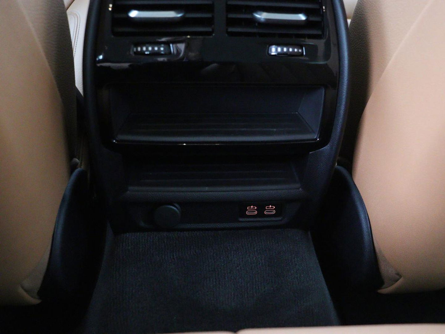 BMW 5 Serie 530e Business Edition Plus | Laser LED | Head-Up | Leder | Stoelverwarming | Trekhaak | Camera | Park Assist | Carplay | Navigatie | Memory | Live Cockpit