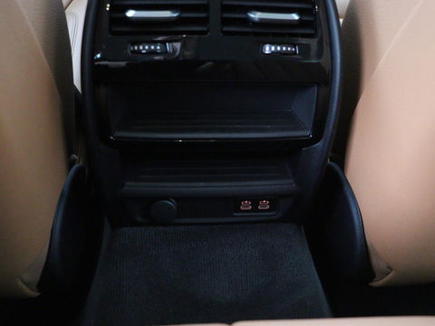BMW 5 Serie 530e Business Edition Plus | Laser LED | Head-Up | Leder | Stoelverwarming | Trekhaak | Camera | Park Assist | Carplay | Navigatie | Memory | Live Cockpit