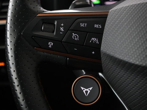 CUPRA Formentor 1.4 e-Hybrid VZ Performance | 245 PK | Stoel & stuurverwarming | Adaptive cruise | Camera | Carplay | Sfeerverlichting | Keyless | Navigatie | Sportstoelen | Full LED | PHEV