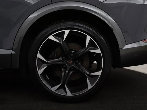 CUPRA Formentor 1.4 e-Hybrid VZ Performance | 245 PK | Stoel & stuurverwarming | Adaptive cruise | Camera | Carplay | Sfeerverlichting | Keyless | Navigatie | Sportstoelen | Full LED | PHEV