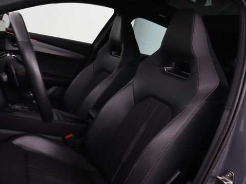 CUPRA Formentor 1.4 e-Hybrid VZ Performance | 245 PK | Stoel & stuurverwarming | Adaptive cruise | Camera | Carplay | Sfeerverlichting | Keyless | Navigatie | Sportstoelen | Full LED | PHEV