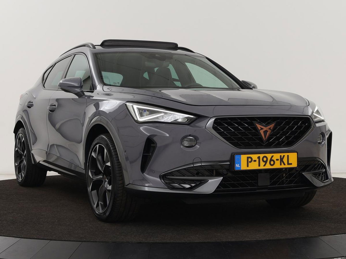 CUPRA Formentor 1.4 e-Hybrid VZ Performance | 245 PK | Stoel & stuurverwarming | Adaptive cruise | Camera | Carplay | Sfeerverlichting | Keyless | Navigatie | Sportstoelen | Full LED | PHEV