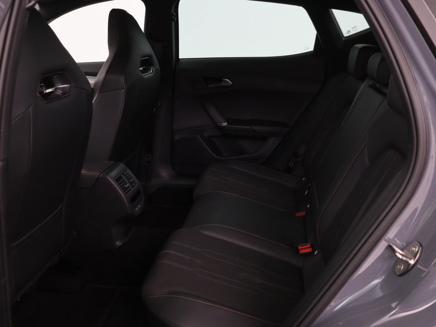CUPRA Formentor 1.4 e-Hybrid VZ Performance | 245 PK | Stoel & stuurverwarming | Adaptive cruise | Camera | Carplay | Sfeerverlichting | Keyless | Navigatie | Sportstoelen | Full LED | PHEV