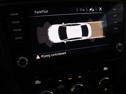 Škoda Octavia 1.5 TSI Business Edition | Stoelverwarming | Trekhaak | Carplay | Parkeerhulp | Navigatie | Verwarmde voorruit | Climate control | Cruise control