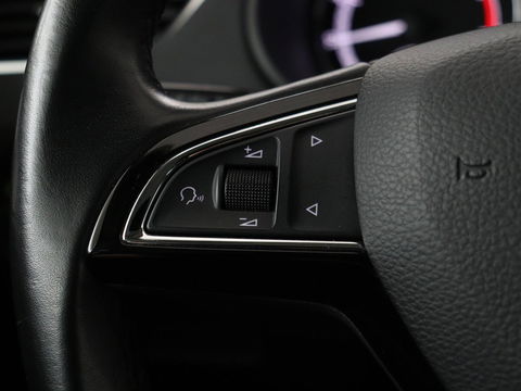 Škoda Octavia 1.5 TSI Business Edition | Stoelverwarming | Trekhaak | Carplay | Parkeerhulp | Navigatie | Verwarmde voorruit | Climate control | Cruise control