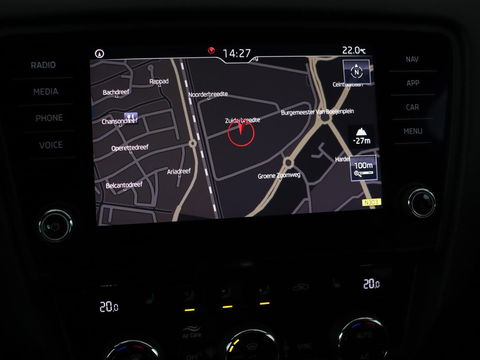 Škoda Octavia 1.5 TSI Business Edition | Stoelverwarming | Trekhaak | Carplay | Parkeerhulp | Navigatie | Verwarmde voorruit | Climate control | Cruise control