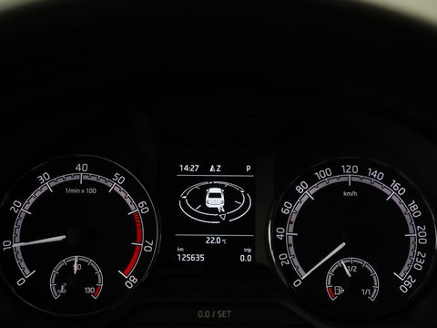 Škoda Octavia 1.5 TSI Business Edition | Stoelverwarming | Trekhaak | Carplay | Parkeerhulp | Navigatie | Verwarmde voorruit | Climate control | Cruise control