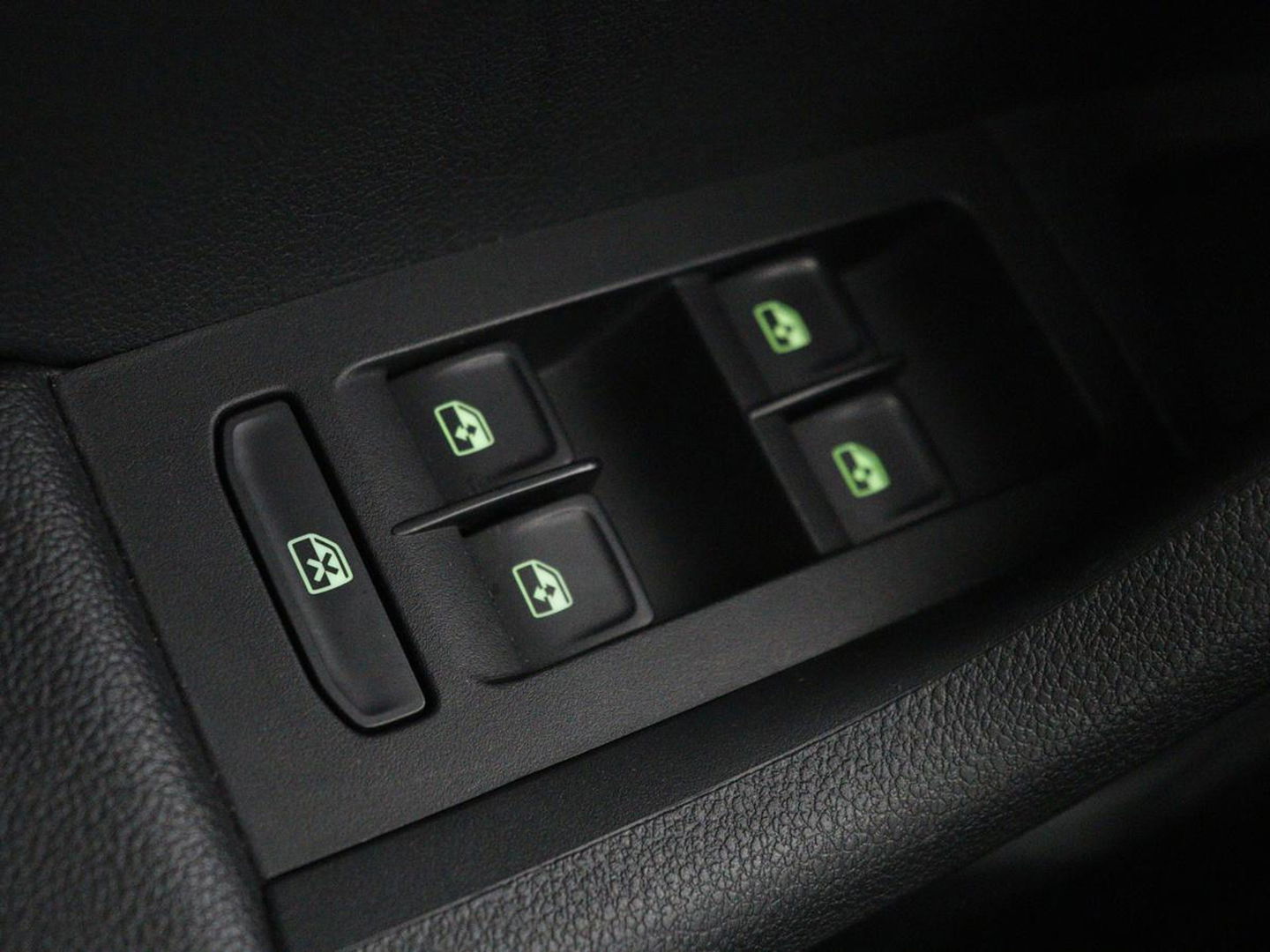 Škoda Octavia 1.5 TSI Business Edition | Stoelverwarming | Trekhaak | Carplay | Parkeerhulp | Navigatie | Verwarmde voorruit | Climate control | Cruise control