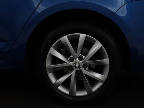Škoda Octavia 1.5 TSI Business Edition | Stoelverwarming | Trekhaak | Carplay | Parkeerhulp | Navigatie | Verwarmde voorruit | Climate control | Cruise control