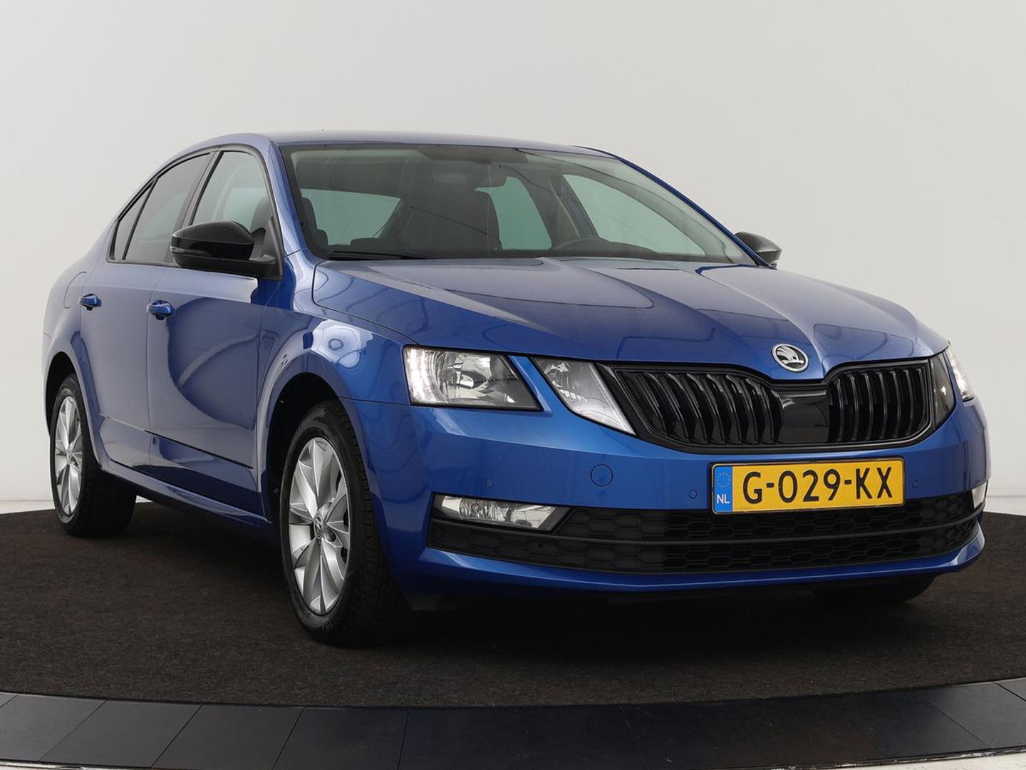 Škoda Octavia 1.5 TSI Business Edition | Stoelverwarming | Trekhaak | Carplay | Parkeerhulp | Navigatie | Verwarmde voorruit | Climate control | Cruise control